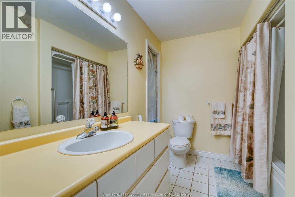 2703 LOMBARDY CRESCENT - 31