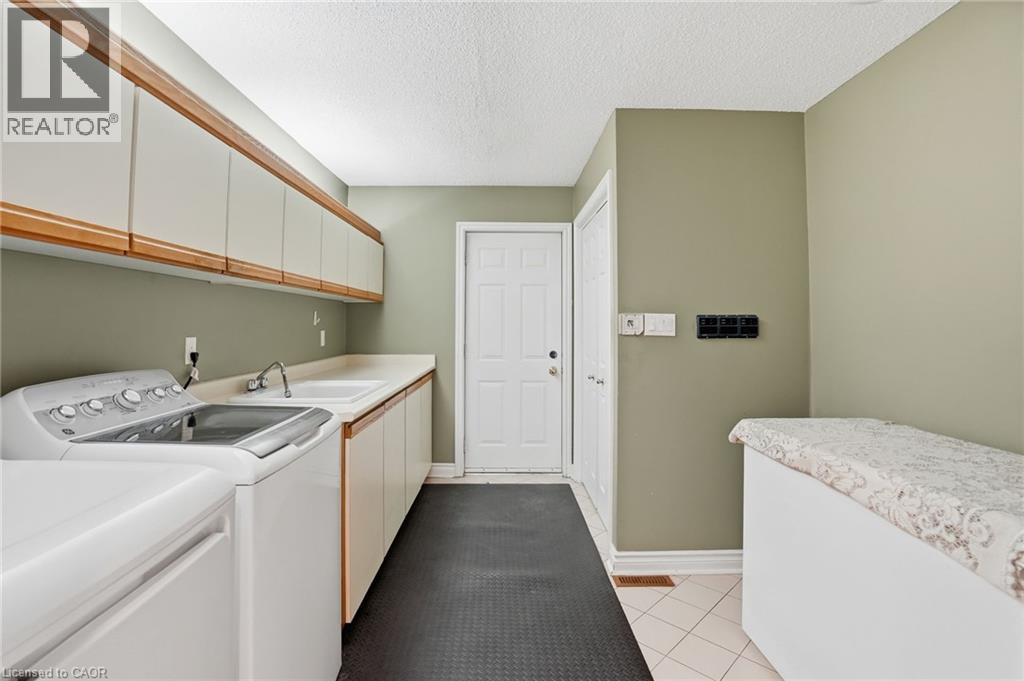 18 CURTIS Crescent - 21