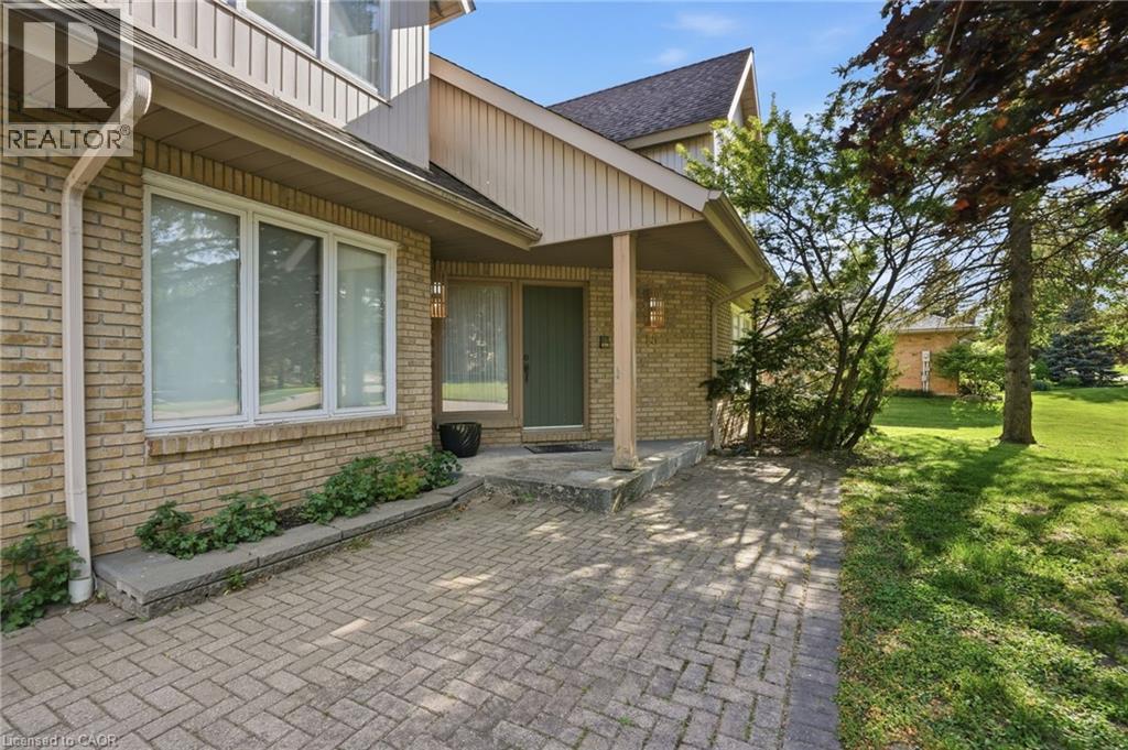 18 CURTIS Crescent - 3