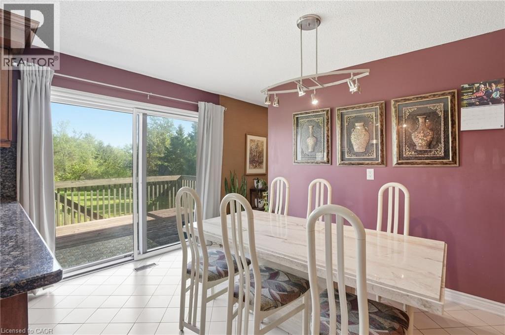 18 CURTIS Crescent - 11