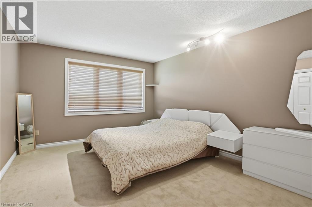 18 CURTIS Crescent - 29