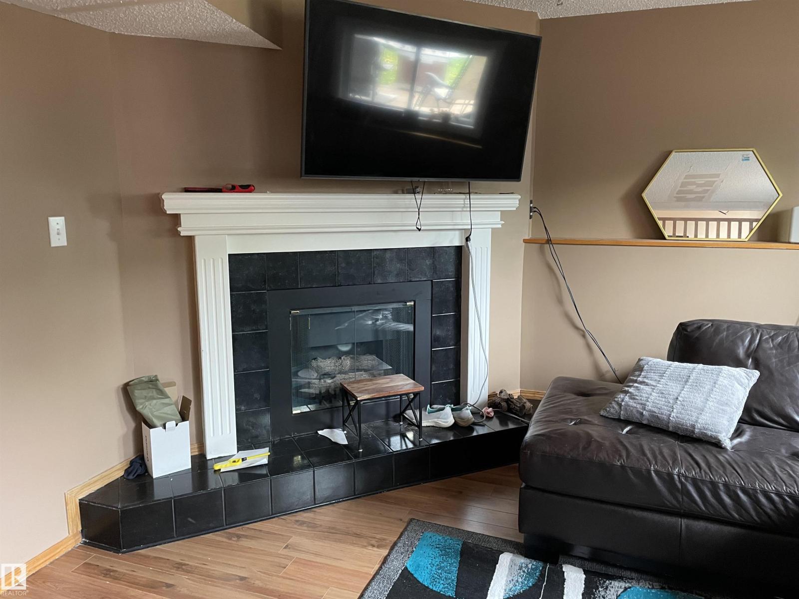 306 REGENCY DR - 10