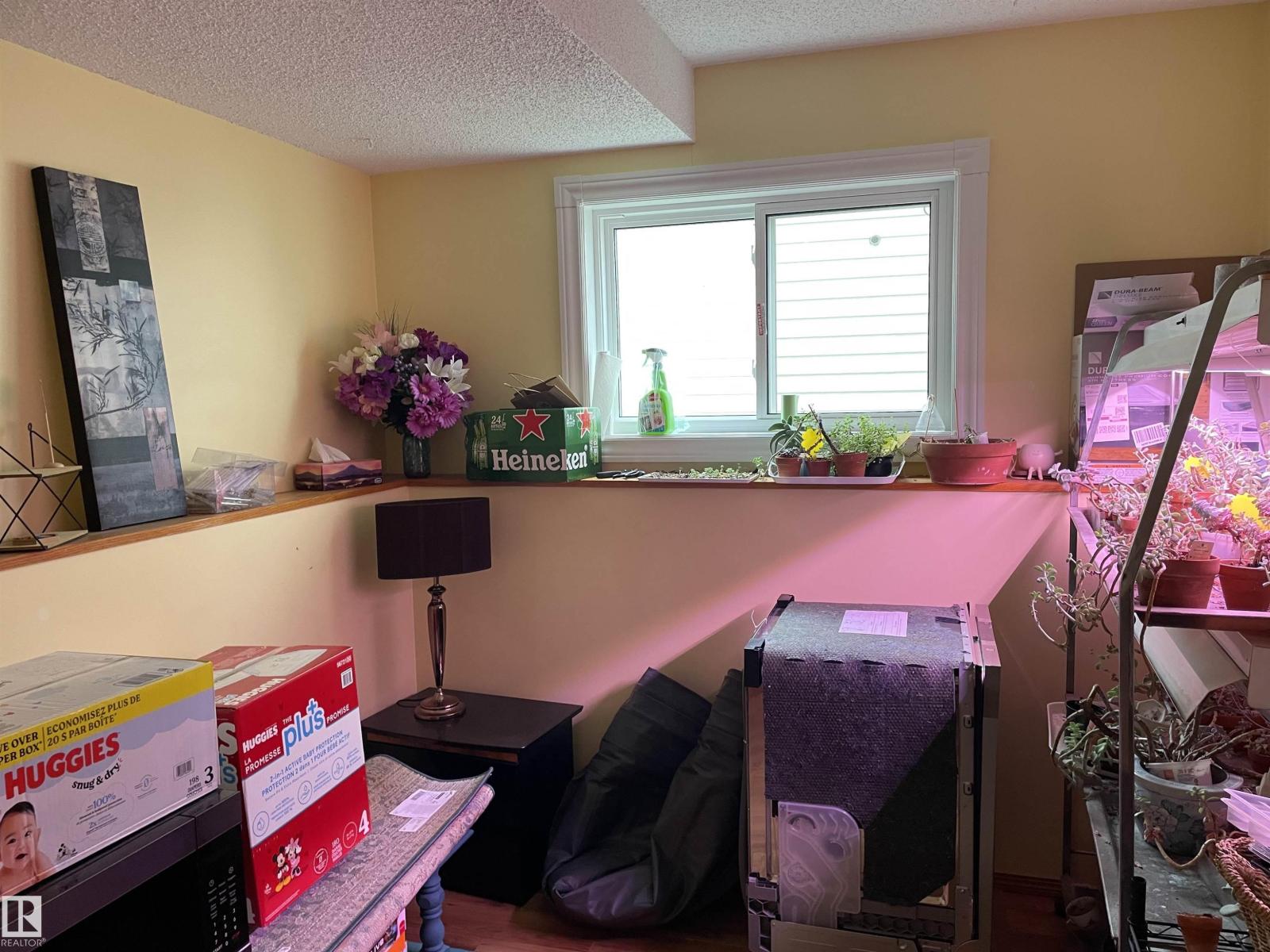 306 REGENCY DR - 8