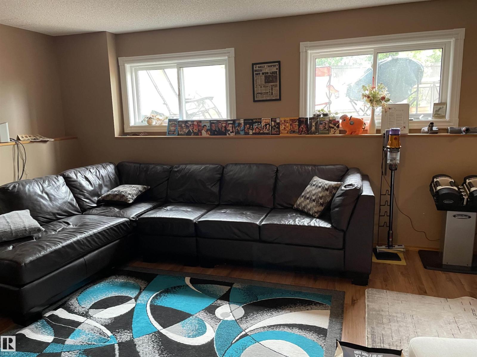 306 REGENCY DR - 9