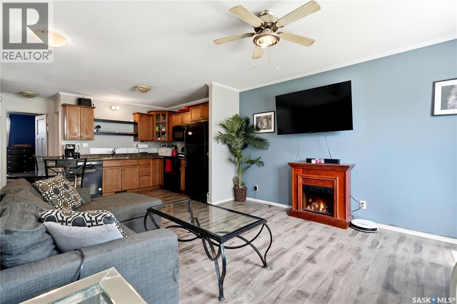 #705 1022 Hampton CIRCLE - 4