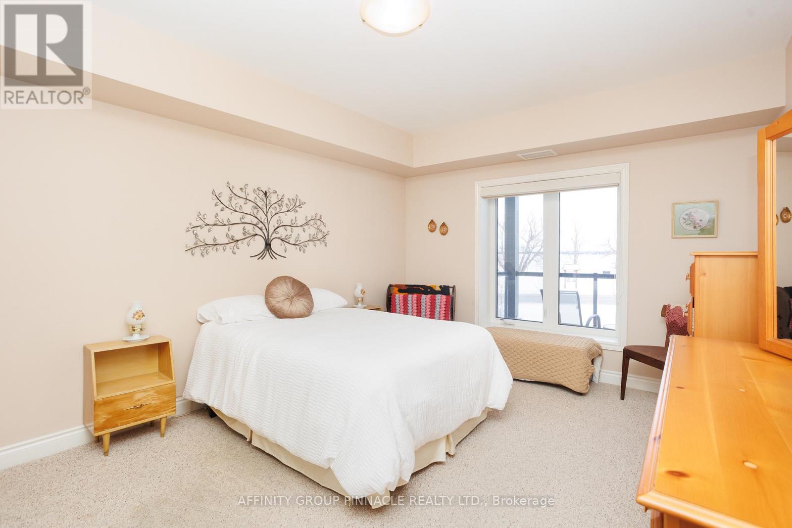 #103 94 FRANCIS STREET W - 22