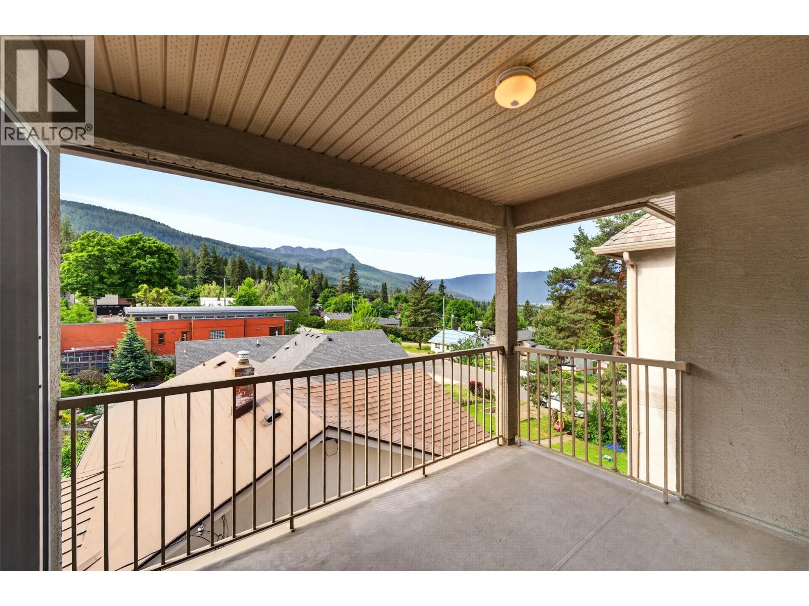 301 330 7 Street Southeast, Salmon Arm