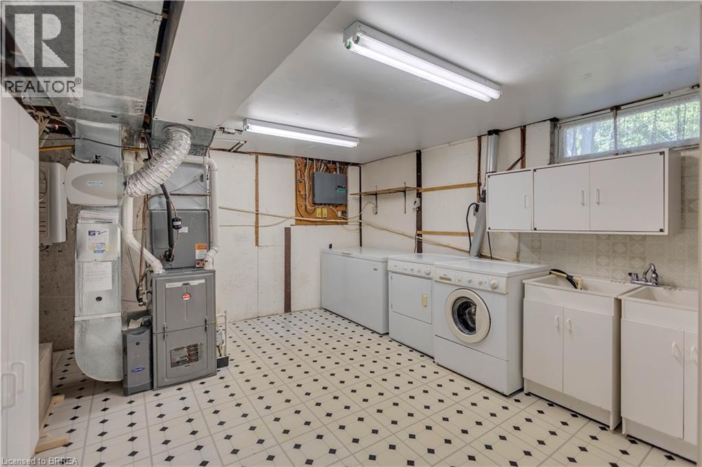 6 MITCHELL Court - 33