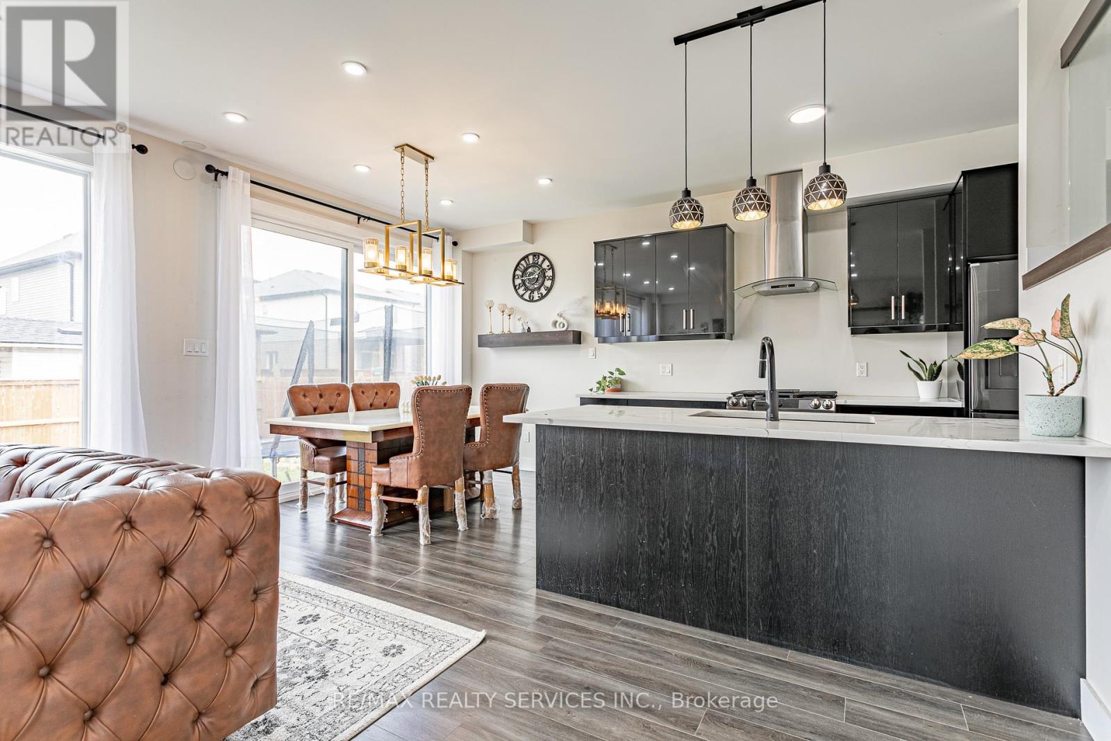 2227 EVANS BOULEVARD - 8
