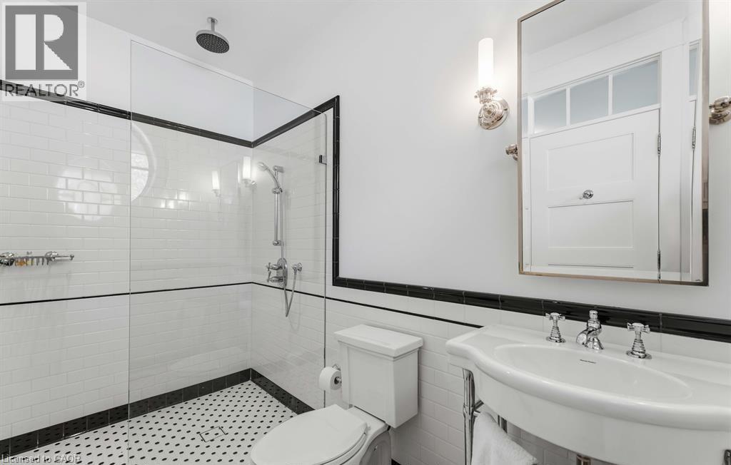 20 SHAKESPEARE Avenue - 21