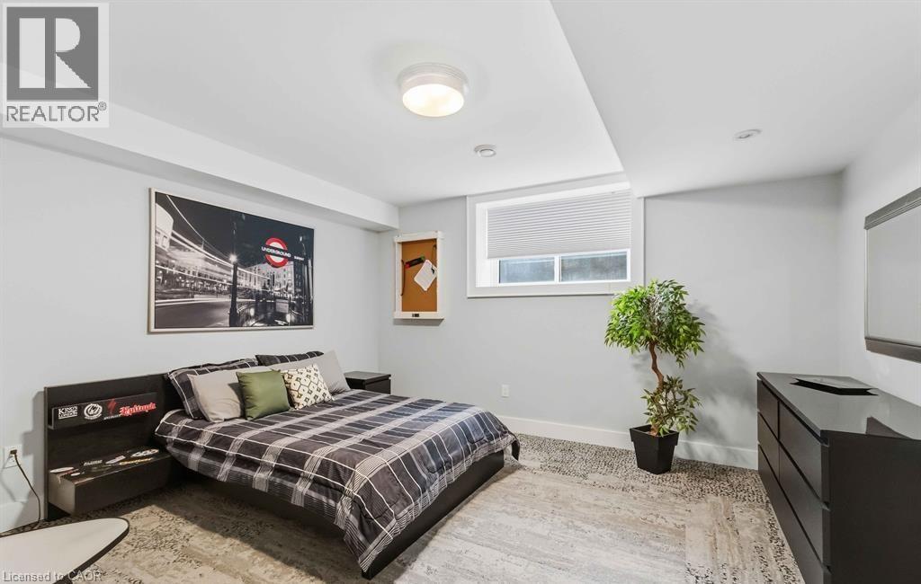 20 SHAKESPEARE Avenue - 36