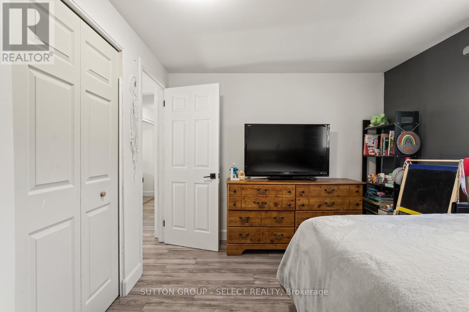 20 LOCHERN ROAD - 23