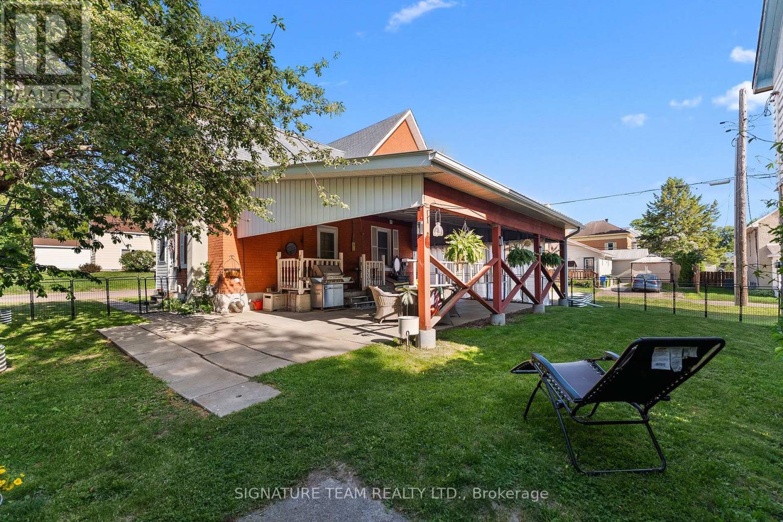 520 CENTRE STREET - 32