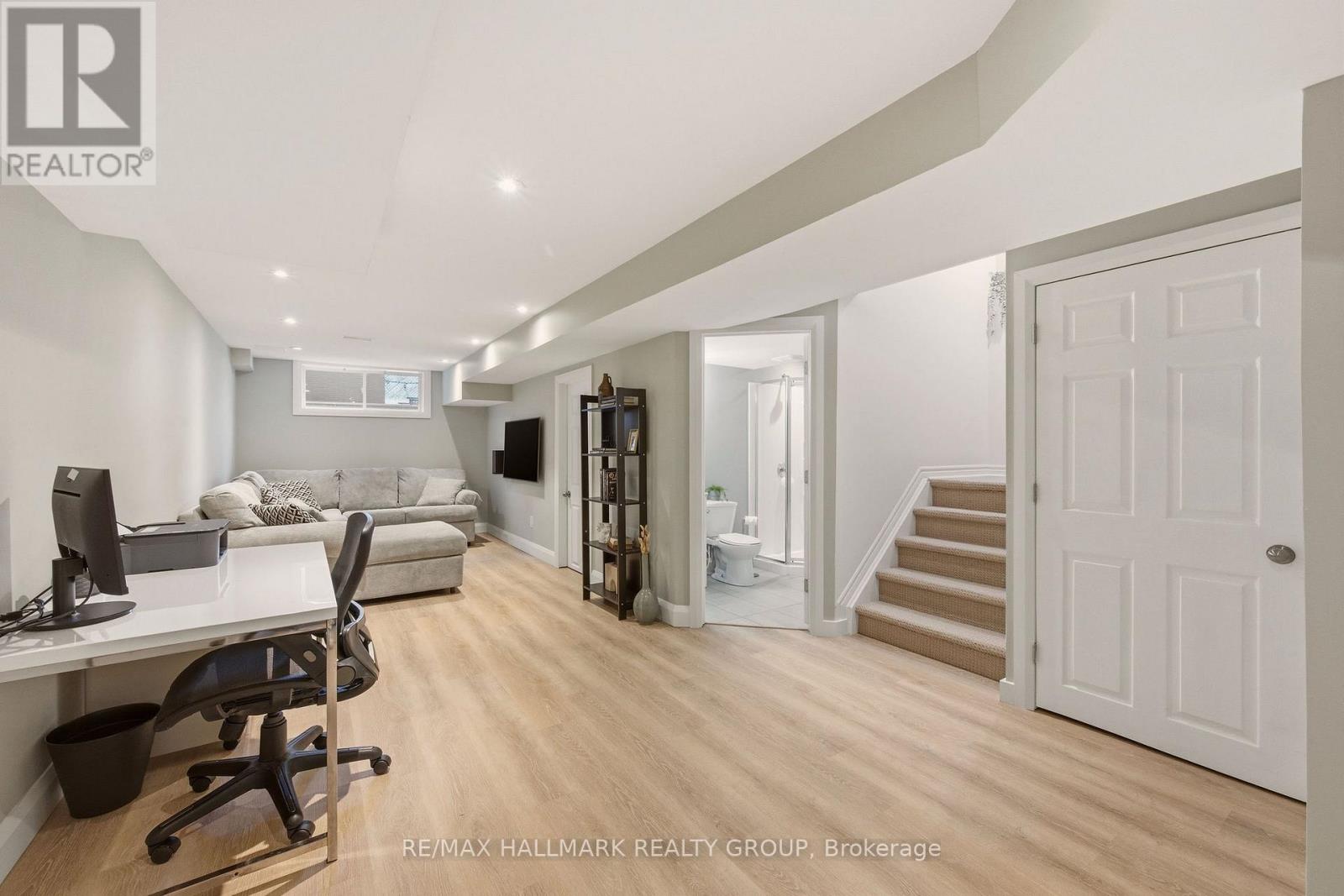 154 TALLTREE CRESCENT - 34