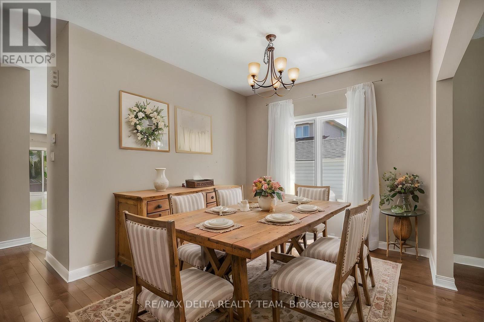 979 COMO CRESCENT - 10
