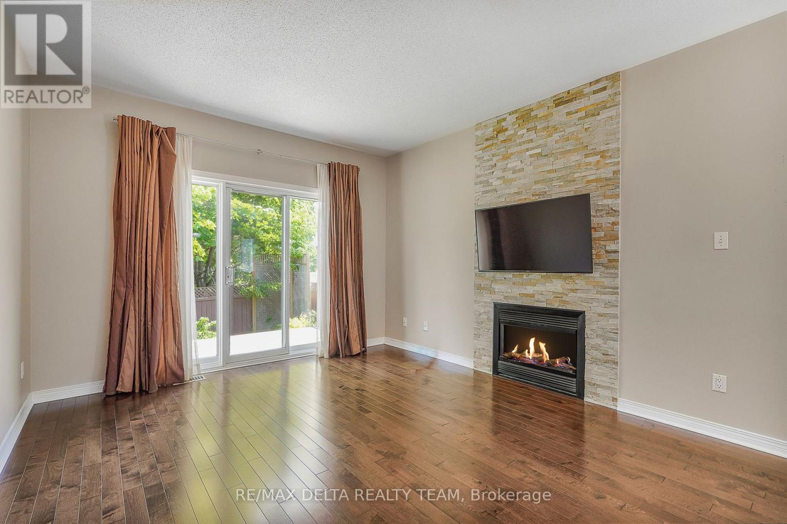 979 COMO CRESCENT - 12