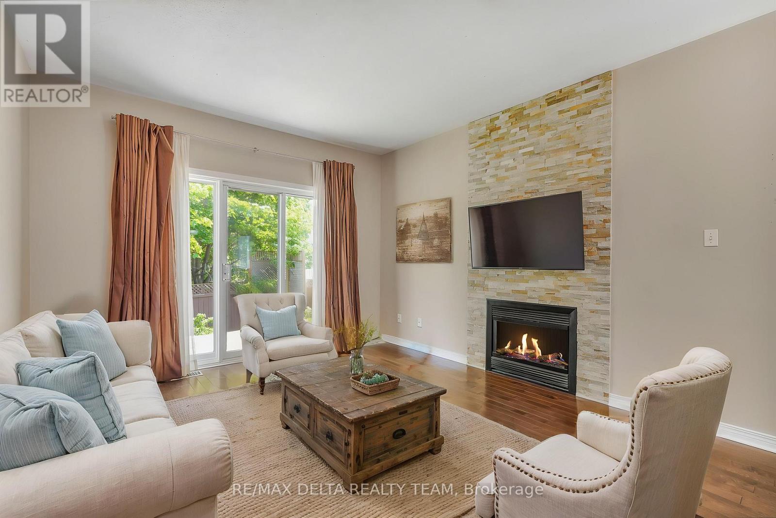 979 COMO CRESCENT - 13