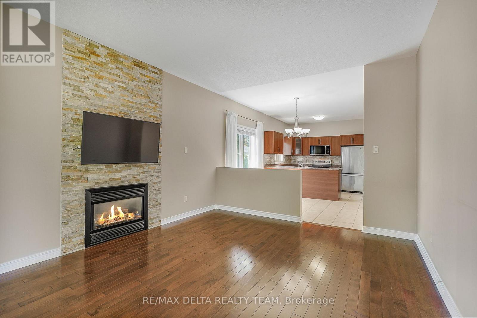 979 COMO CRESCENT - 14