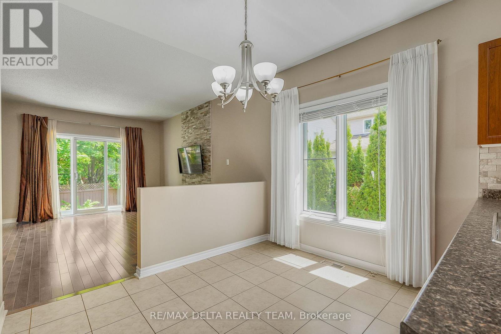 979 COMO CRESCENT - 15