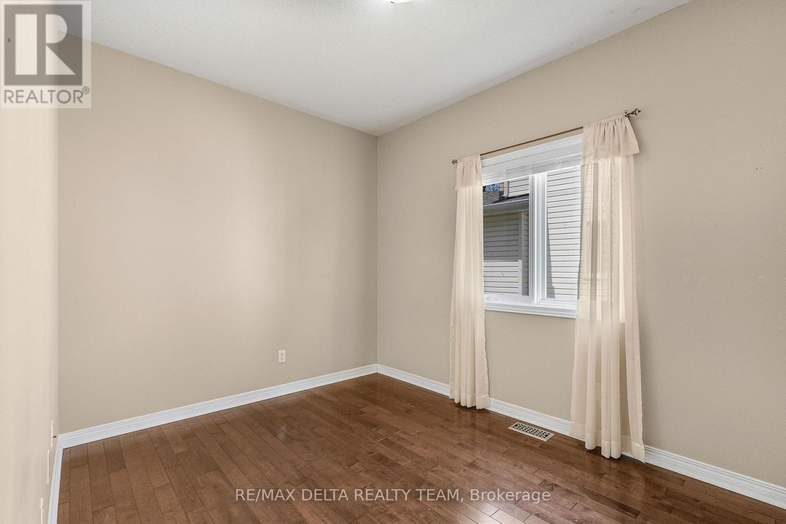 979 COMO CRESCENT - 19