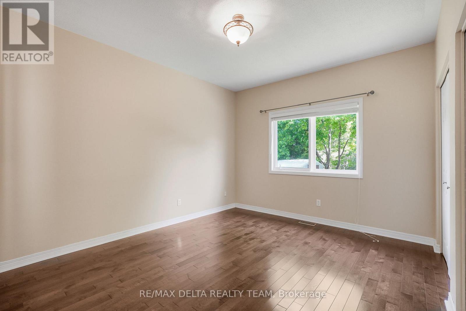 979 COMO CRESCENT - 22