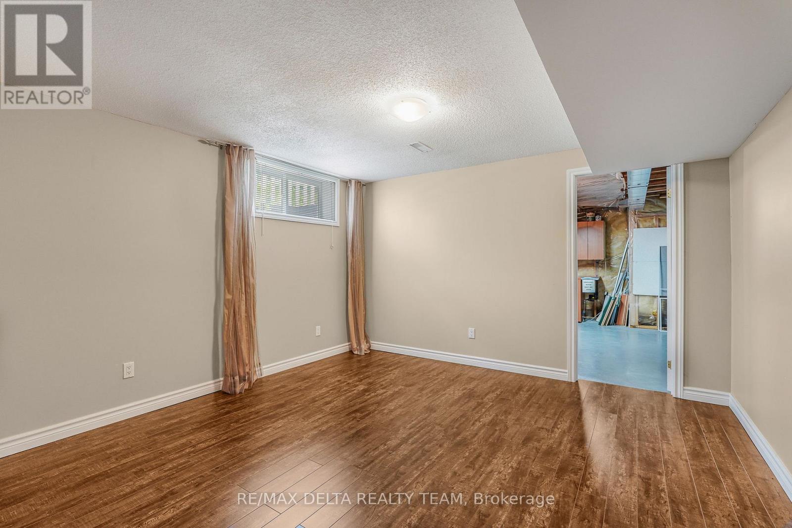 979 COMO CRESCENT - 25
