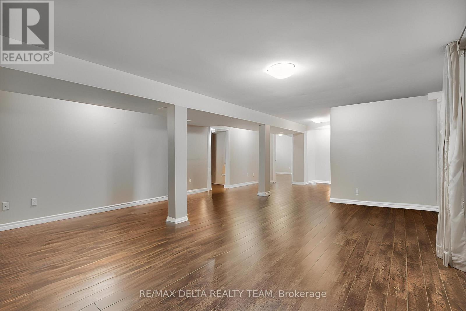 979 COMO CRESCENT - 26