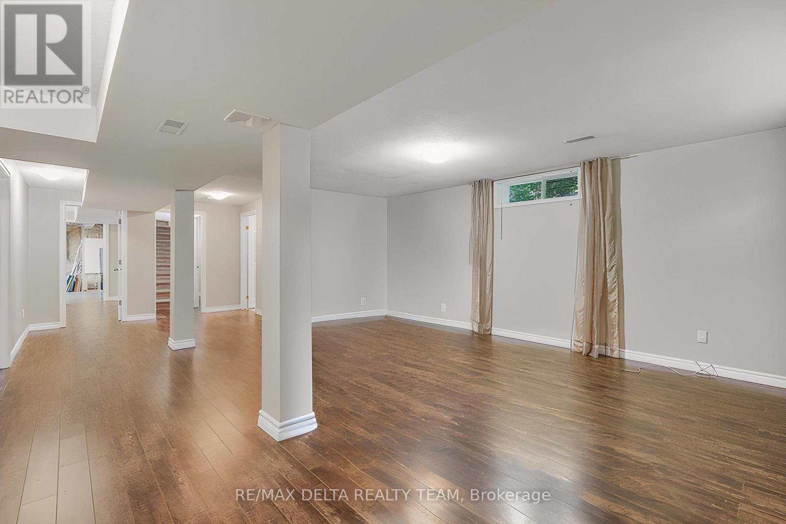 979 COMO CRESCENT - 27