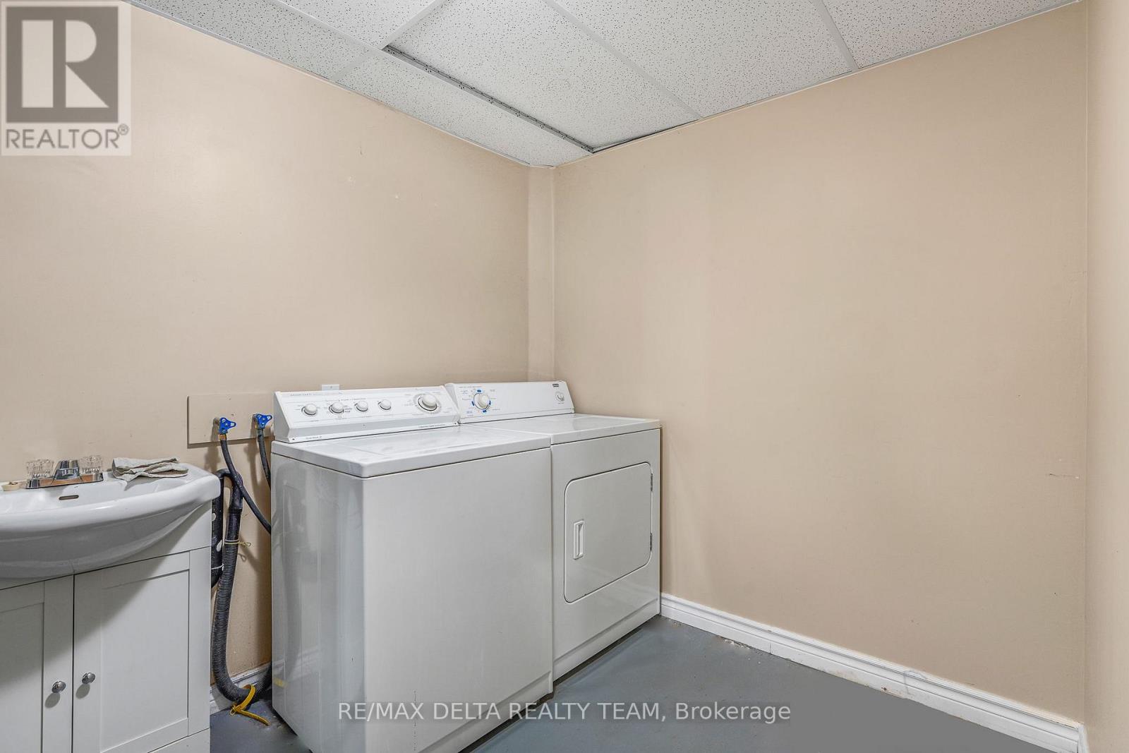 979 COMO CRESCENT - 30