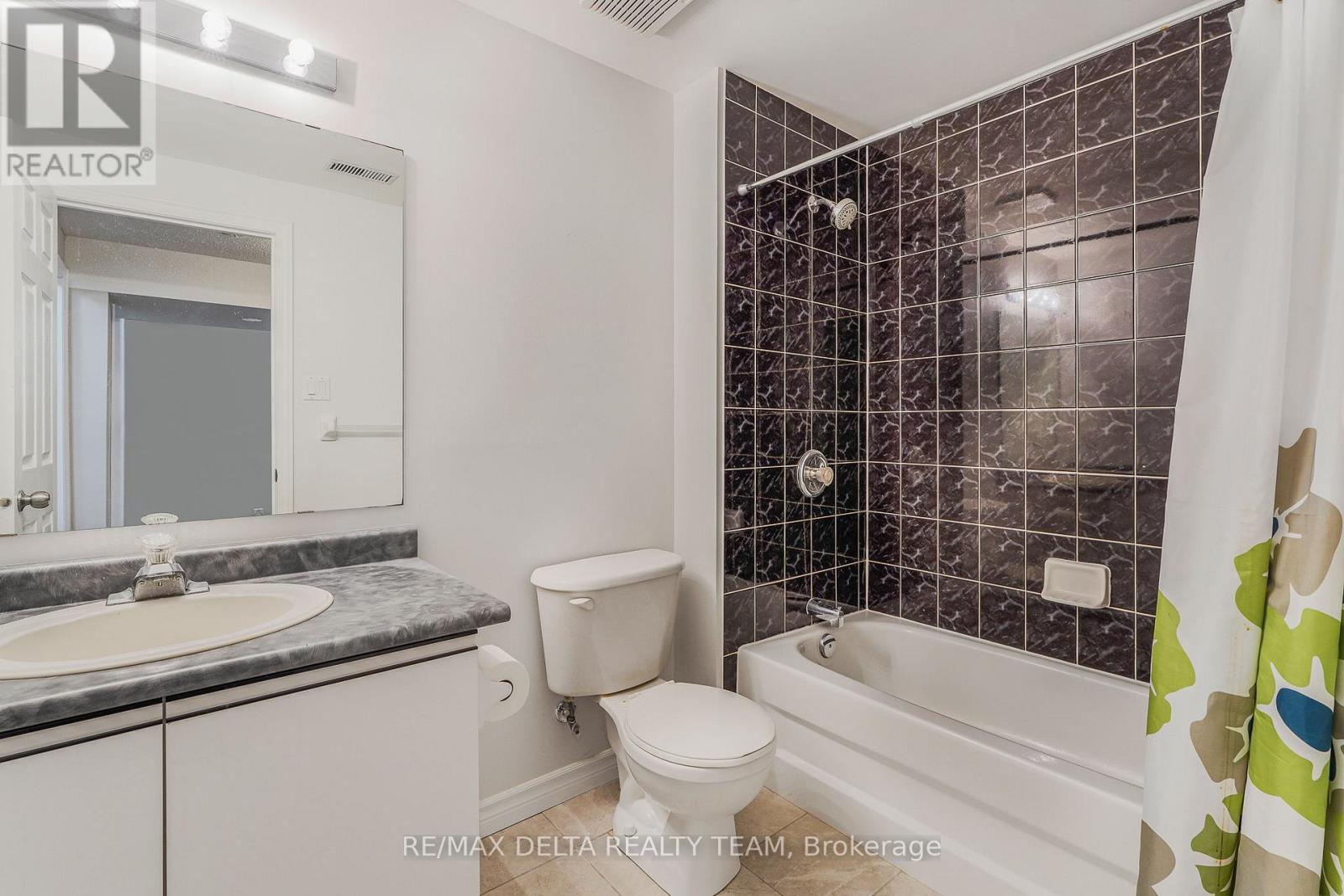 979 COMO CRESCENT - 31