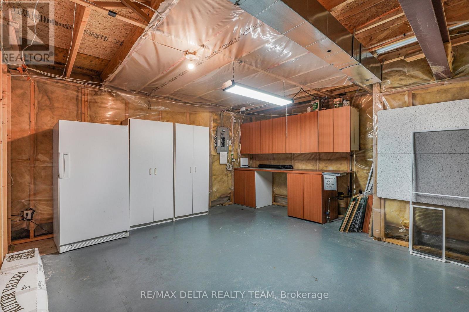 979 COMO CRESCENT - 32