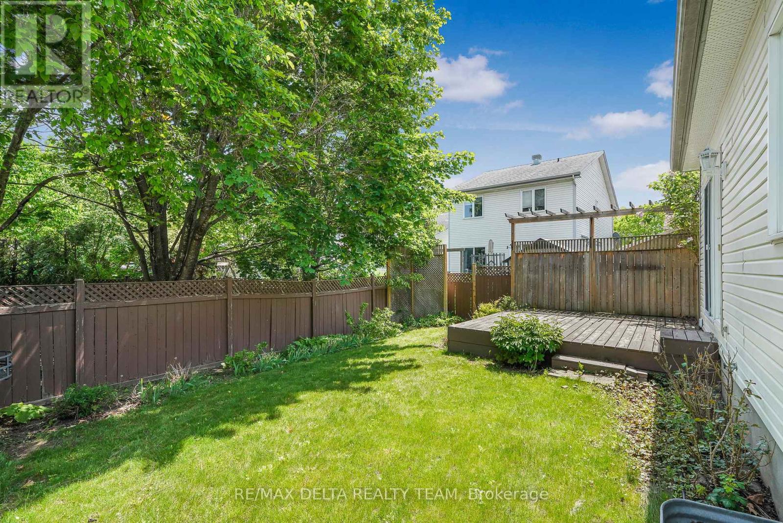 979 COMO CRESCENT - 35
