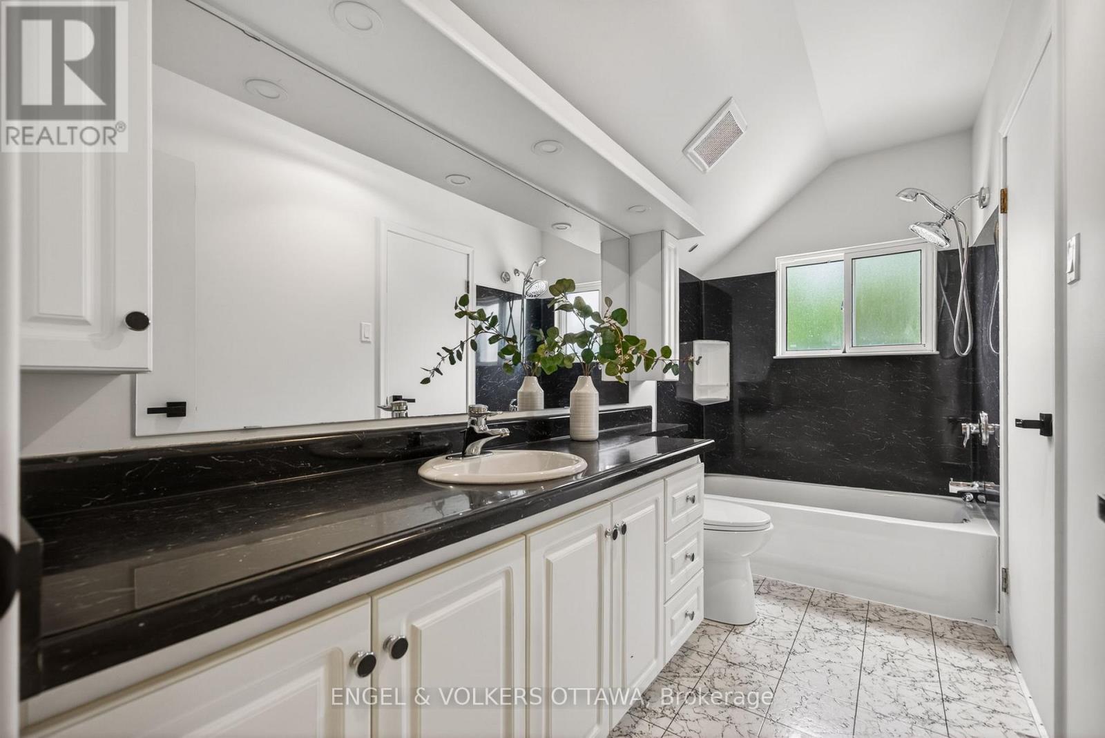 1862 SHAREL DRIVE - 19