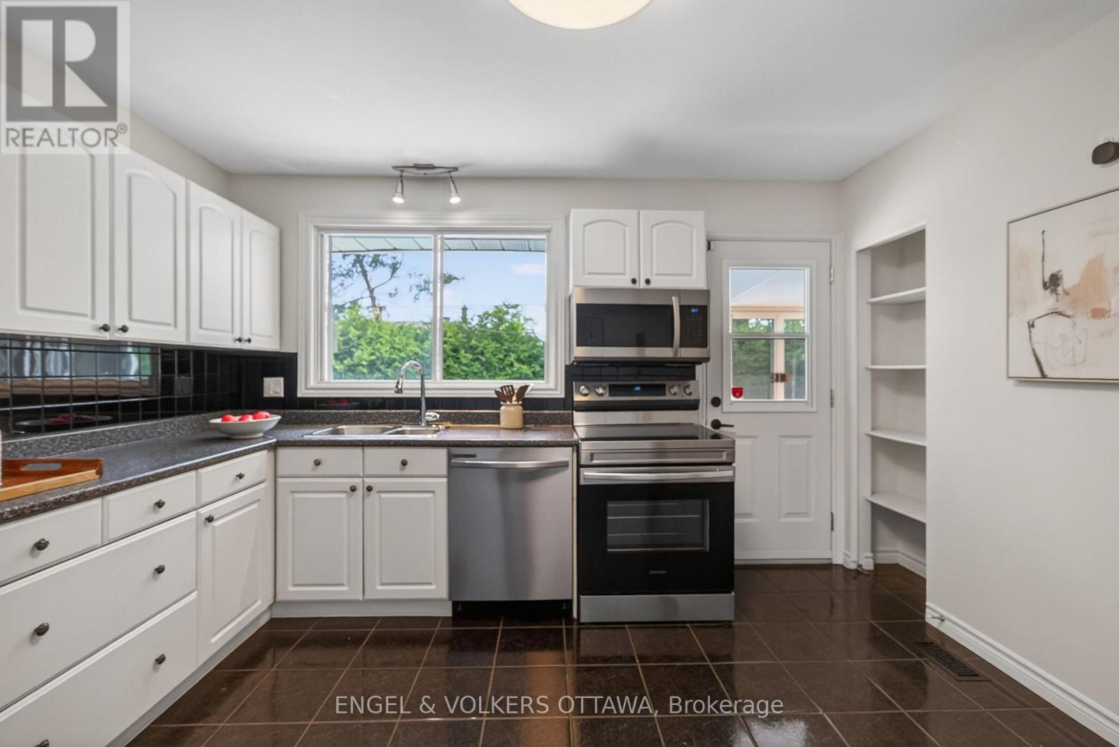 1862 SHAREL DRIVE - 8