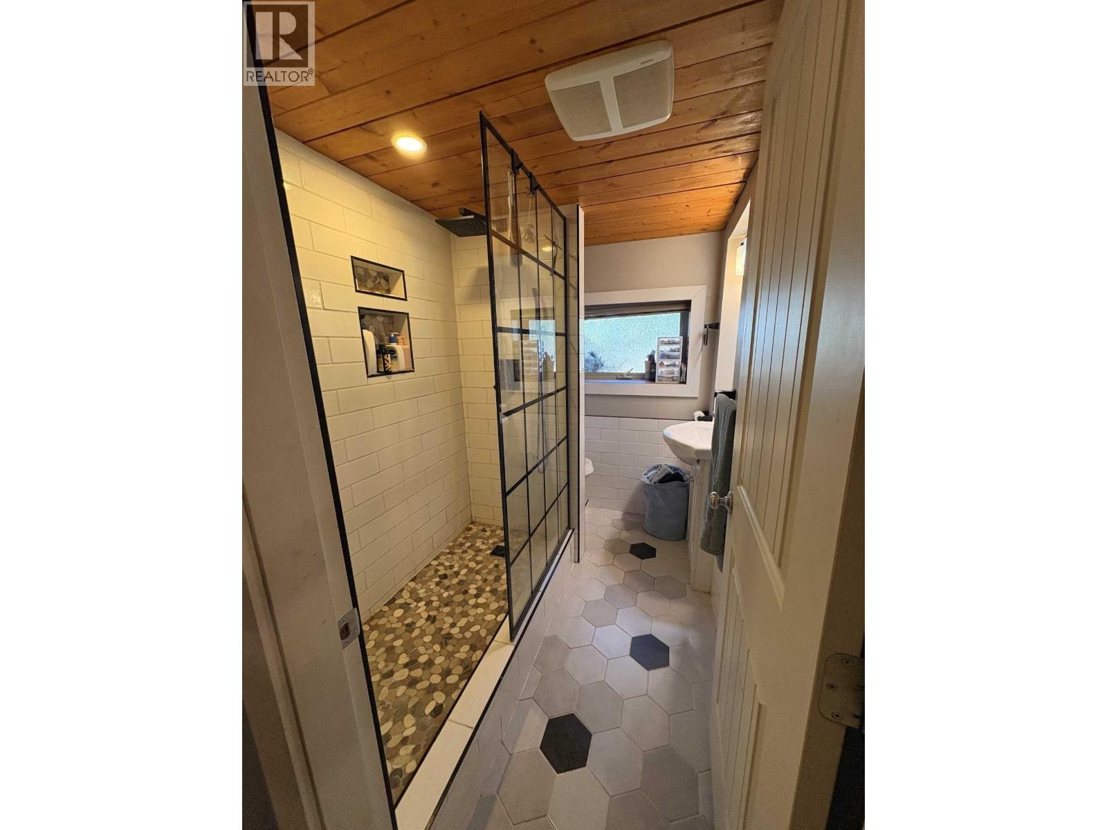 330 REID DRIVE - 6