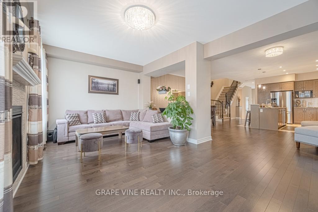 383 MEMORIAL GROVE - 15