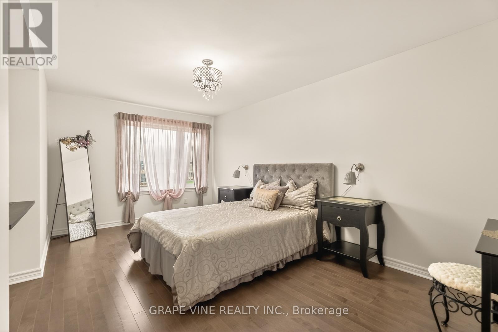 383 MEMORIAL GROVE - 20