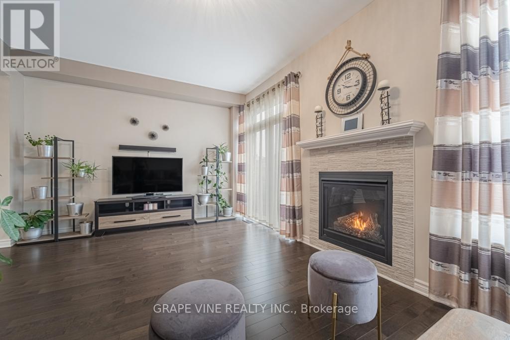 3 Bed, 3 Bath House for Sale in Ottawa – 383 MEMORIAL GROVE, Ottawa – MLS# X13010364 - Image 17