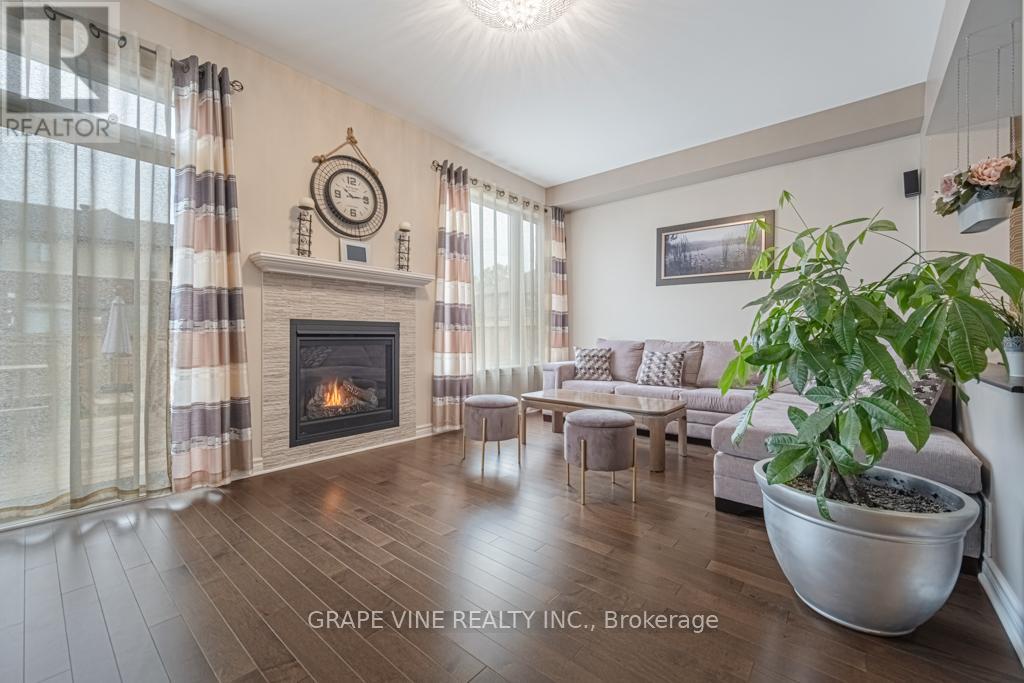 383 MEMORIAL GROVE - 16