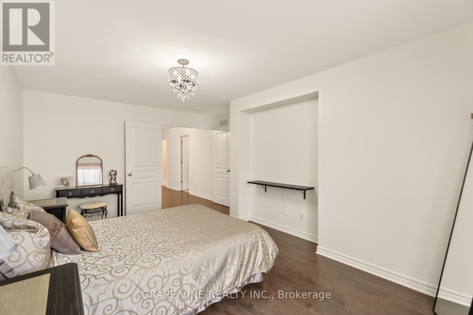 383 MEMORIAL GROVE - 21