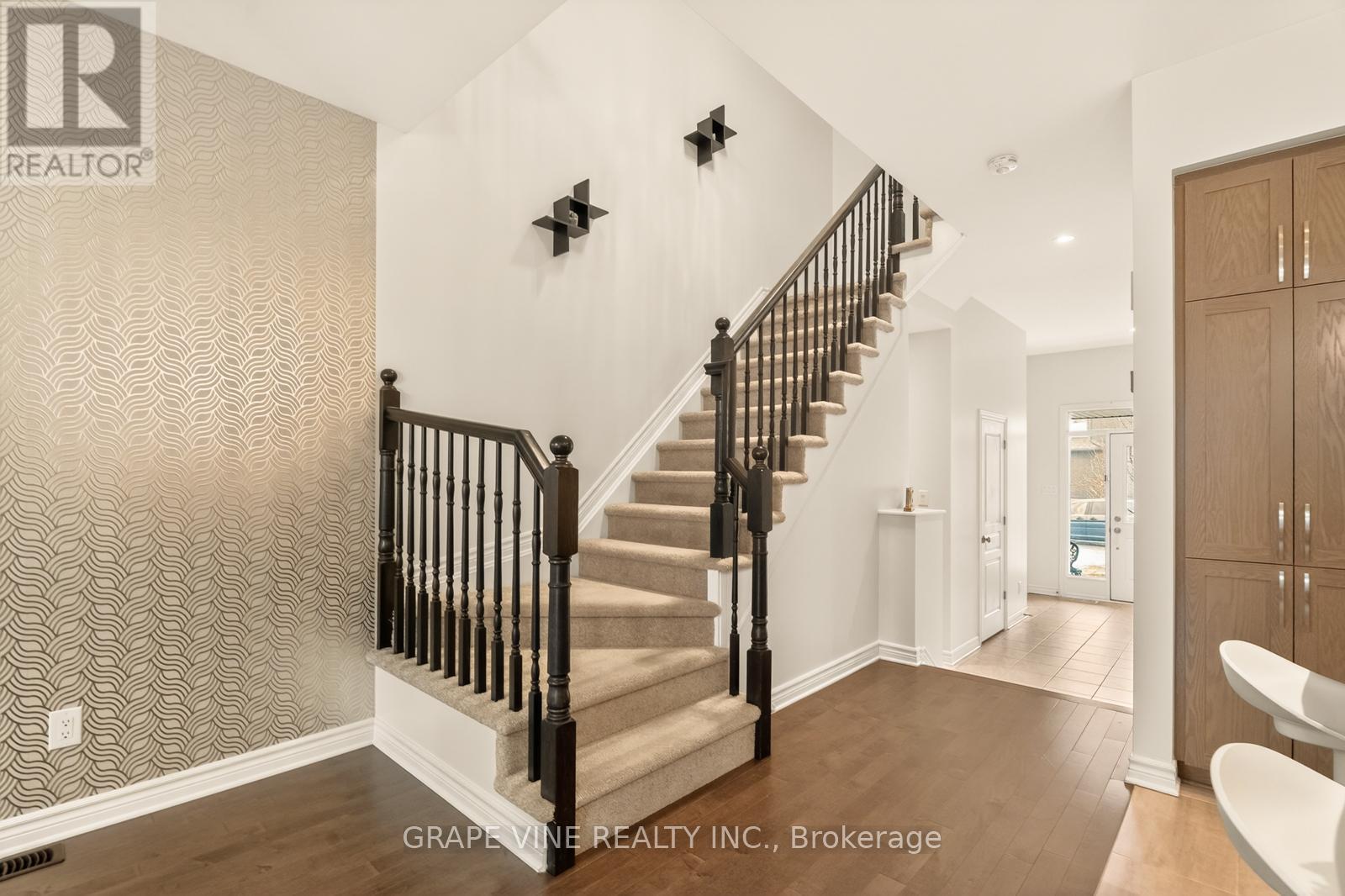 383 MEMORIAL GROVE - 19