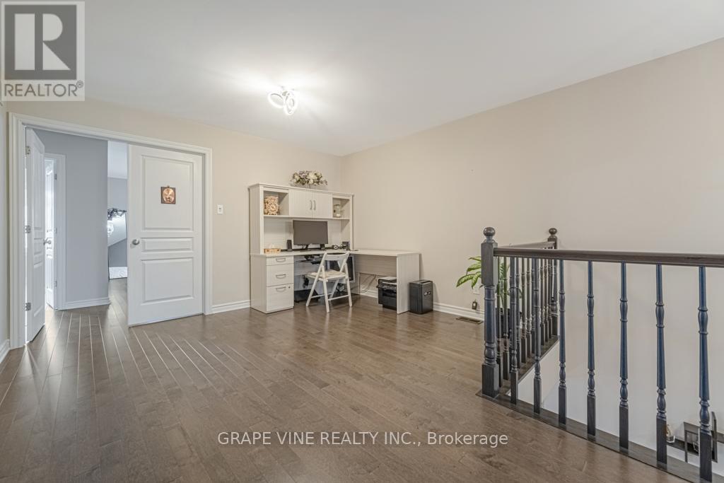 383 MEMORIAL GROVE - 25