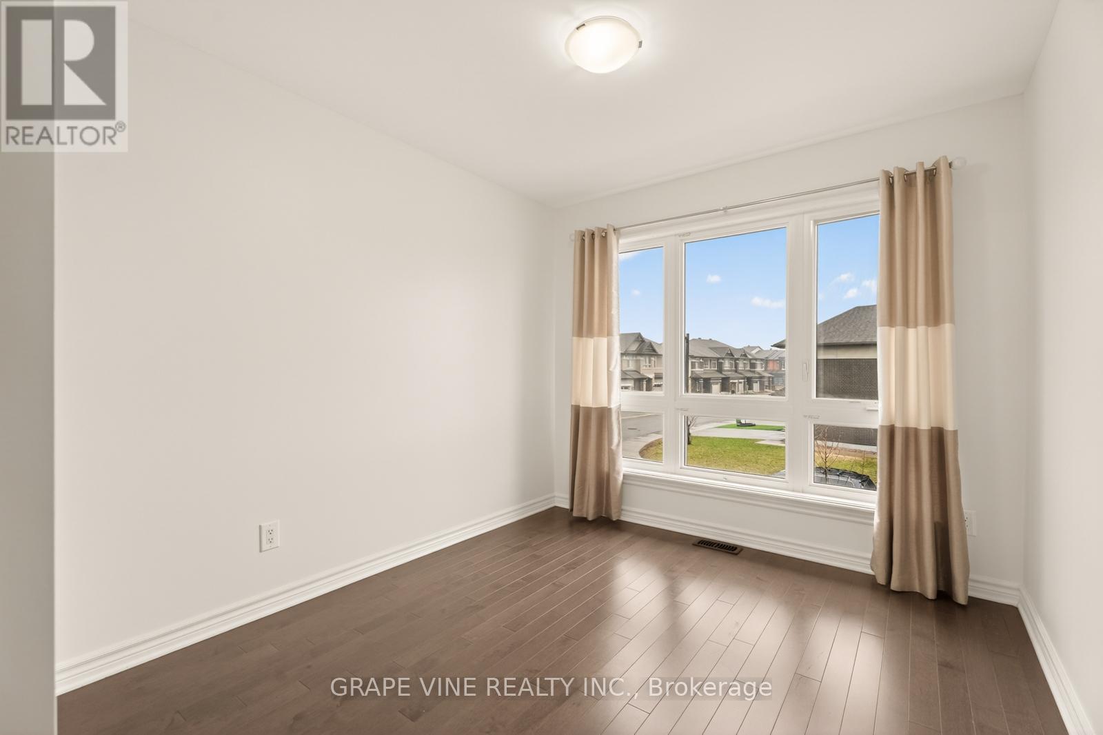 383 MEMORIAL GROVE - 28