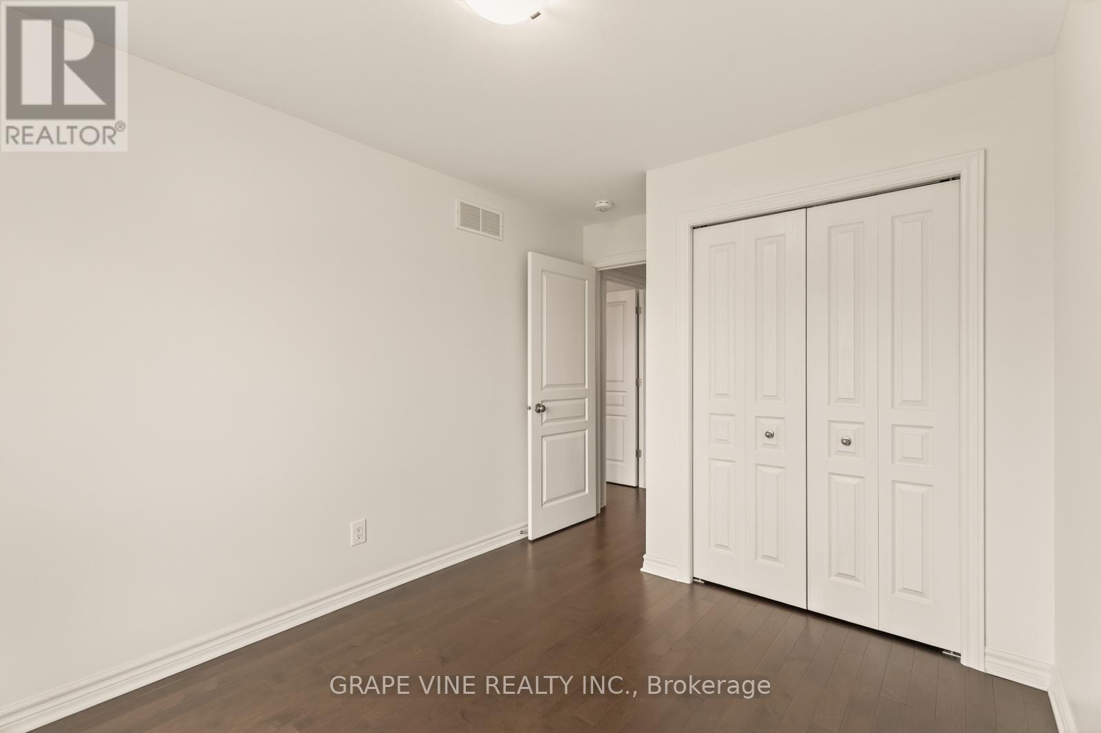 383 MEMORIAL GROVE - 29