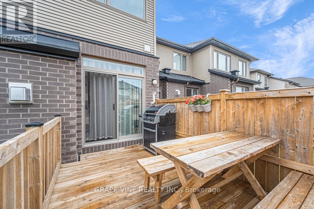 383 MEMORIAL GROVE - 37