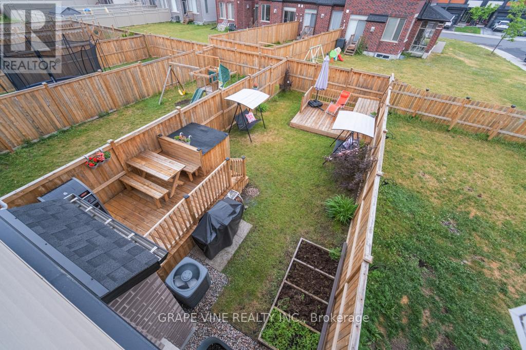 383 MEMORIAL GROVE - 35