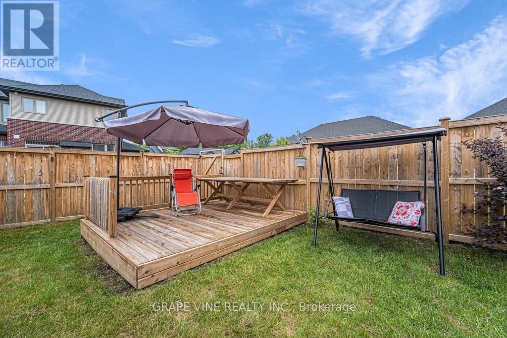 3 Bed, 3 Bath House for Sale in Ottawa – 383 MEMORIAL GROVE, Ottawa – MLS# X13010364 - Image 40