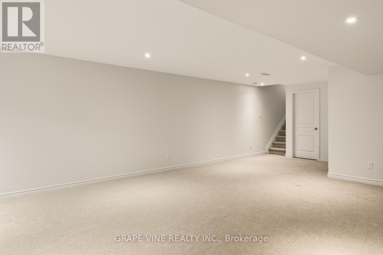 383 MEMORIAL GROVE - 32