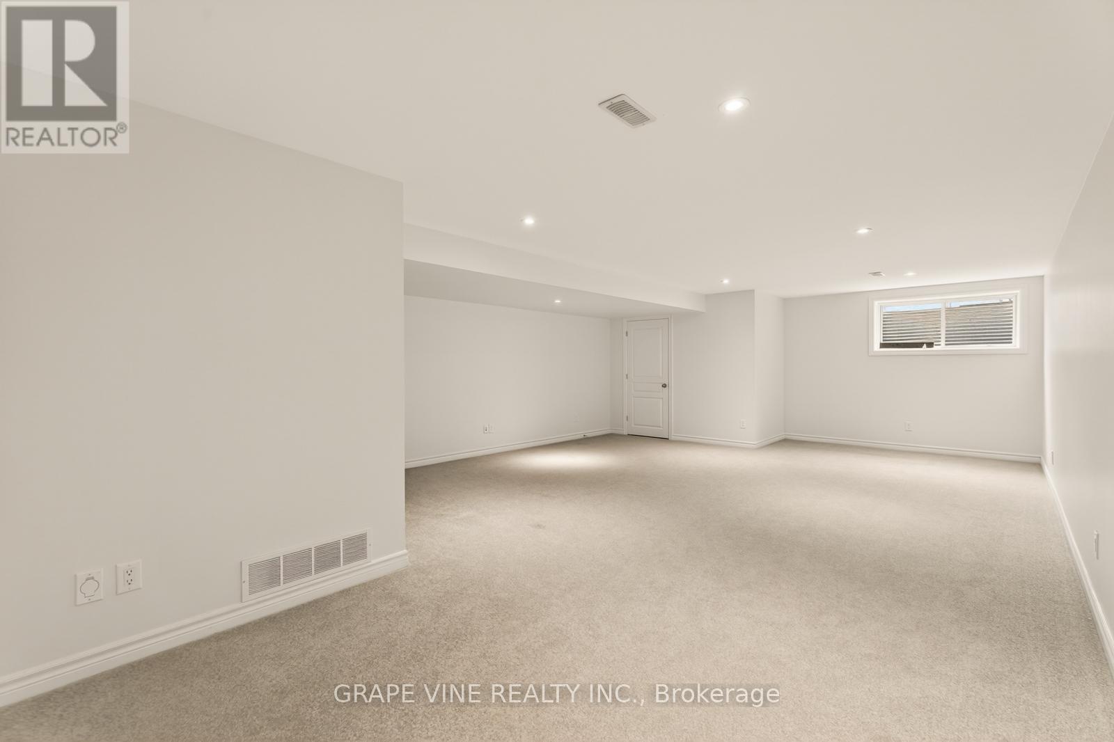 383 MEMORIAL GROVE - 33