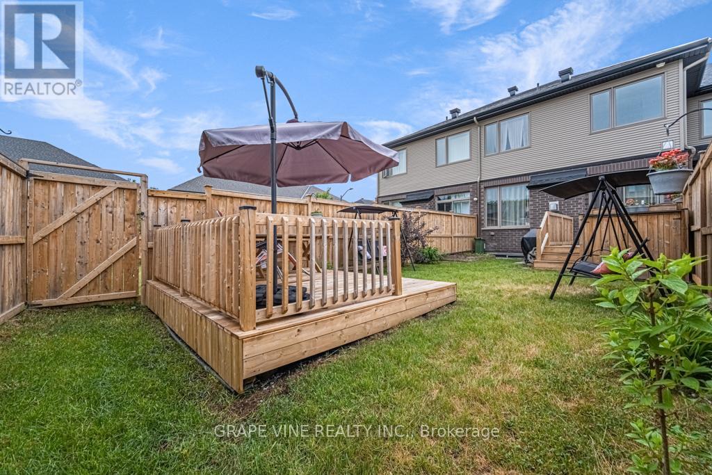 383 MEMORIAL GROVE - 41